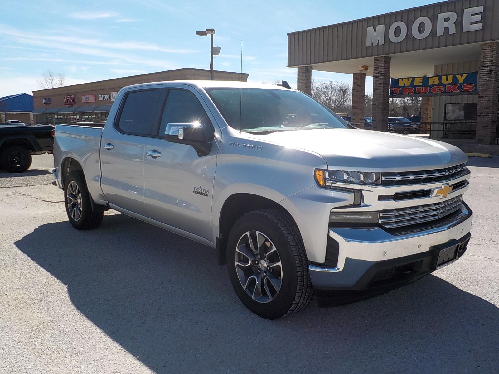 2020 Silver /Black Chevrolet Silverado 1500 LT Texas Edition (3GCPWCEDXLG) with an 5.3L V8 engine, Automatic transmission, located at 1617 W Church Street, Livingston, TX, 77351, (936) 327-3600, 30.710995, -94.951157 - ONE OWNER!! LOW LOW MILES!! Locally Owned! YES! That is the correct miles! You just need to come see this truck for yourself; it's just as nice as you think it would be! - Photo #1